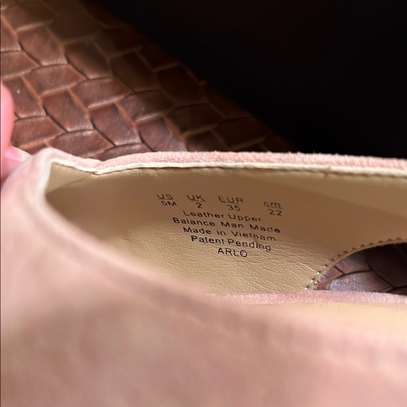 Elegant Nude Slingback Heels - Picture 2 of 11